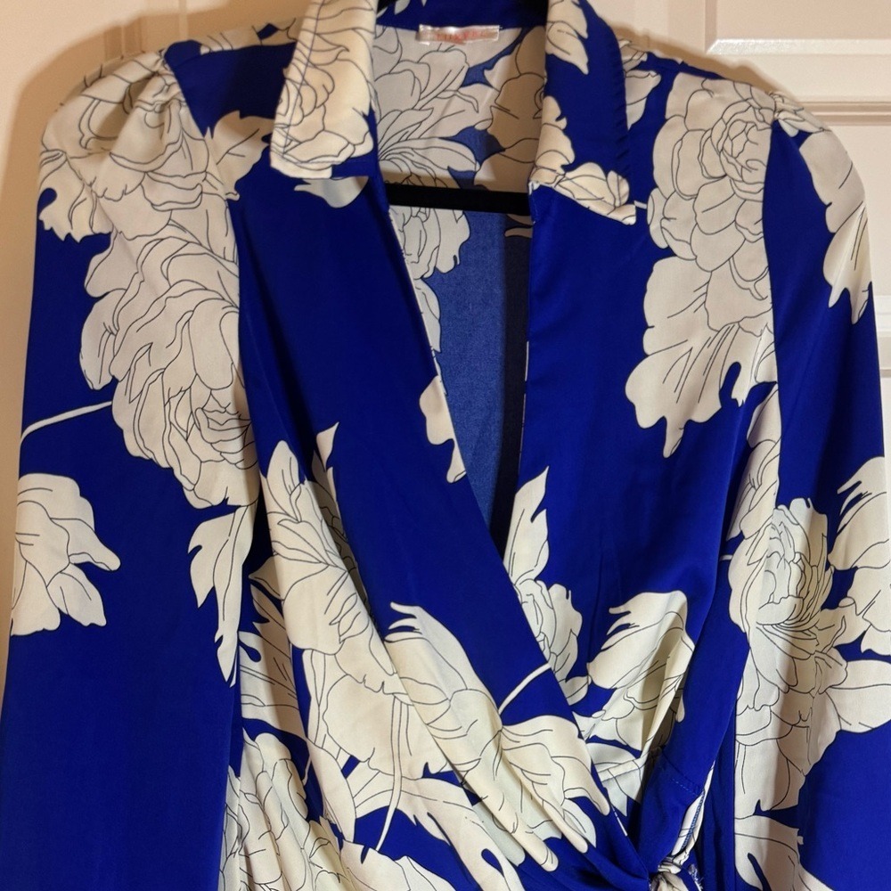 Luxxel‎ floral long-sleeve wrap dress, Medium - Picture 3 of 11